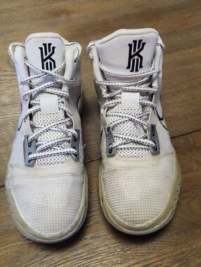 NIKE Kyrie Flytrap 4